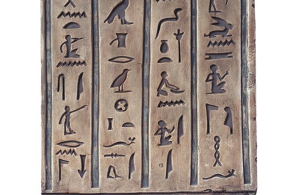 Los jeroglíficos egipcios utilizan ambos,  los pictogramas y los ideogramas.