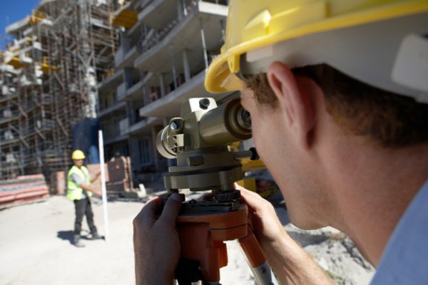 Los topógrafos utilizan las funciones cuadráticas para diseñar carreteras.