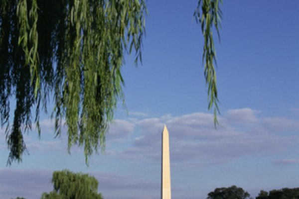 El siempre reconocible monumento de Washington es un obelisco de granito.