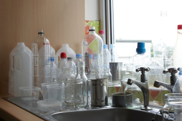 Puede formar botellas de plástico desde su horno.