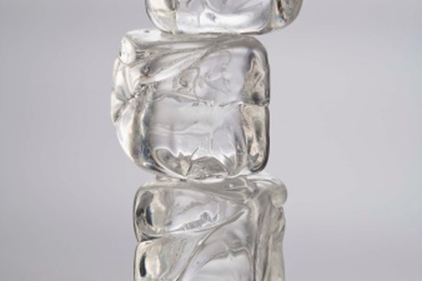 El hielo se derrite a una velocidad relativa a la temperatura ambiente.