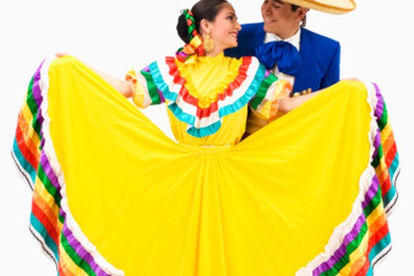 Las polleras folclóricas, mexicanas, tradicionalmente usan colores brillantes.