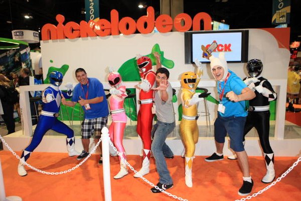 Los trajes de colores de los Power Rangers son ideales para una idea del traje de grupo.