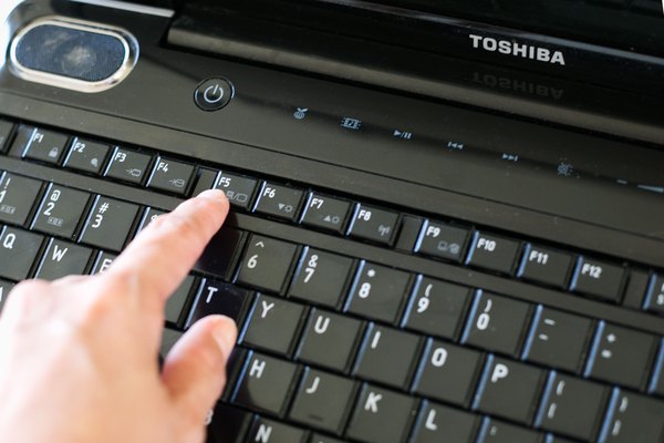 how-to-fix-a-toshiba-laptop-screen-that-won-t-come-on-it-still-works