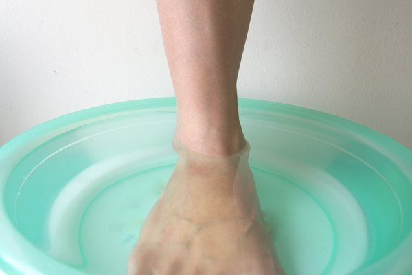 how-to-soak-a-swollen-ankle-in-epsom-salt-healthy-living