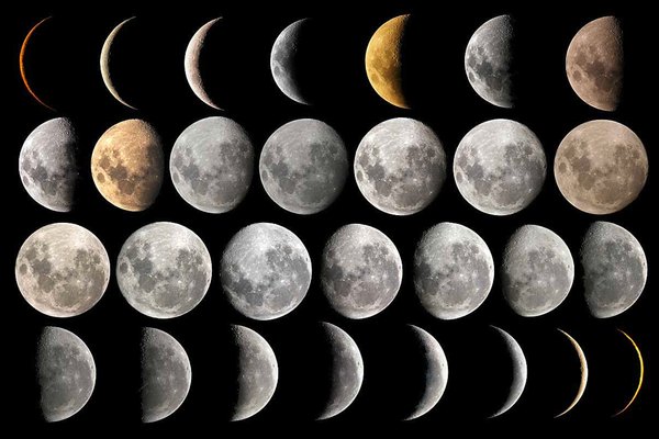 La luna atraviesa varias fases a lo largo del mes.
