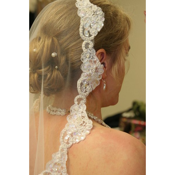 How To Attach A Mantilla Veil Our Everyday Life Mantilla Veils Are Made Of Tulle Without Folds And So They Fall Smoothly Down The