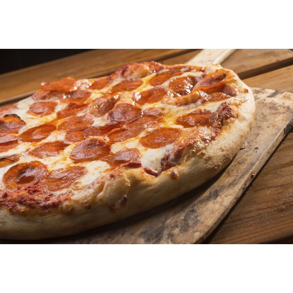 How Many Calories Are in One Slice of Pepperoni Pizza? Our Everyday Life