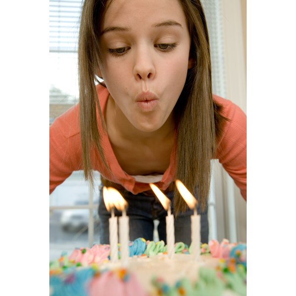 the-best-words-to-write-on-your-girlfriend-s-birthday-card-synonym