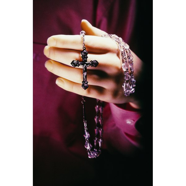 how-to-pray-the-rosary-before-a-funeral-synonym