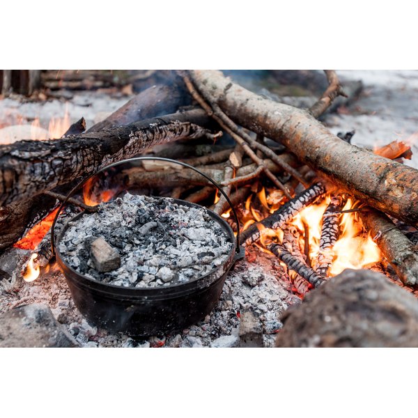 how-do-i-cook-in-a-dutch-oven-on-a-camp-stove-our-everyday-life