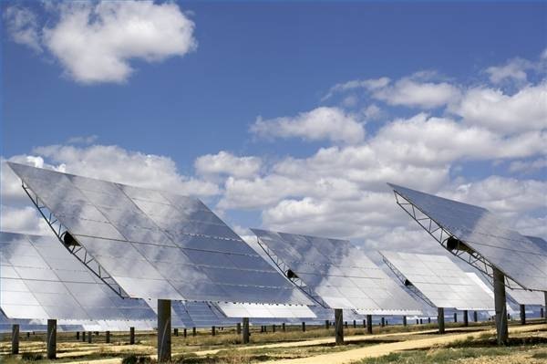 Mirror Array for Concentrating Solar Power Plant