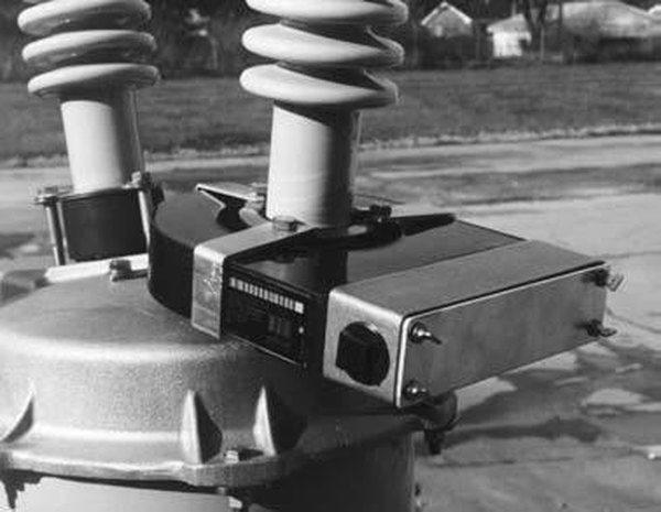 CT Mounted Over Bushing of Circuit Recloser (Courtesy: emadrlc.blogspot.com)