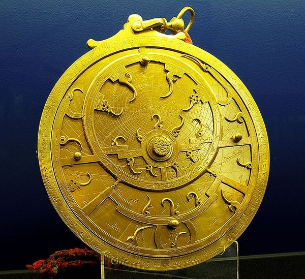 Persian Astrolabe (Andrew Dunn/Wikimedia Commons)