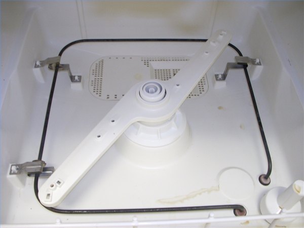 How to Replace a Spray Arm on a Kenmore Dishwasher | HomeSteady