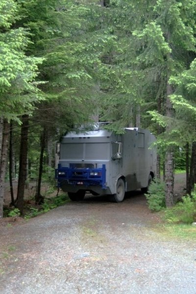 How to Tow a Jeep Commander Behind an RV