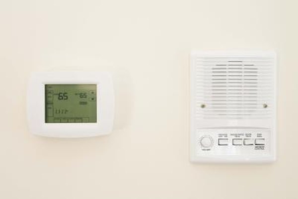 Control at the tip of your fingers – Use a programmable thermostat