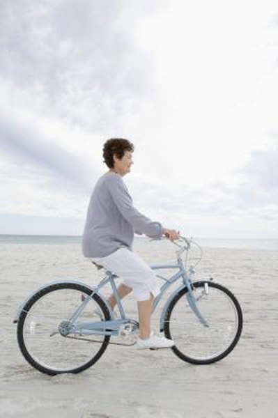 What Is the Difference Between a Schwinn Breeze & Breeze Deluxe?