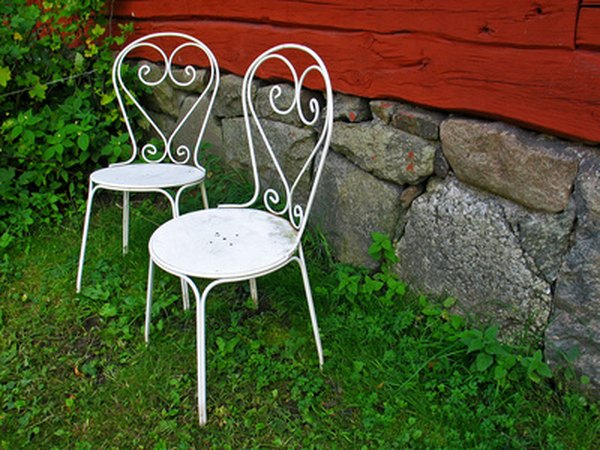 how-to-paint-cast-aluminum-furniture-homesteady