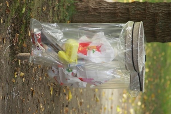 Photo Credit: poubelles image by ninice64 from <a href='http://www.fotolia.com'>Fotolia.com</a> Plastic bags with higher gauge numbers are thicker.