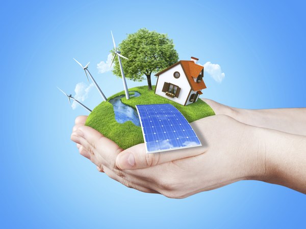 Painéis fotovoltaicos (vistos aqui em um telhado) captam a energia do sol e a converte em eletricidade.