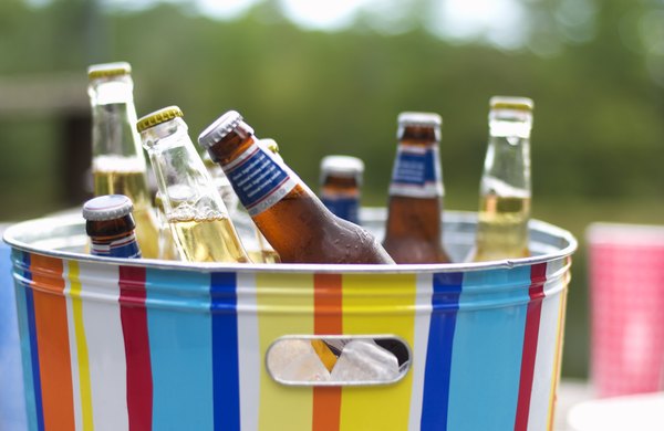 O consumo de álcool pelos cães pode causar gastrite, úlcera, problemas renais e neurológicos e baixa imunidade