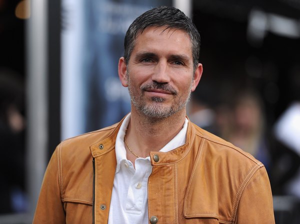 Jim Caviezel foi dirigido por Mel Gibson, em 2004, no polêmico "A Paixão de Cristo"