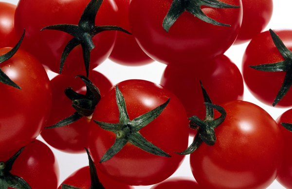 Por causa de seu tamanho, os tomates cereja são ideais para colocar em espetos e espetinhos