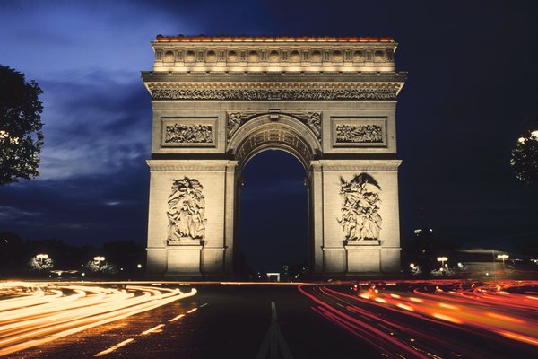 Arco do Triunfo ao anoitecer