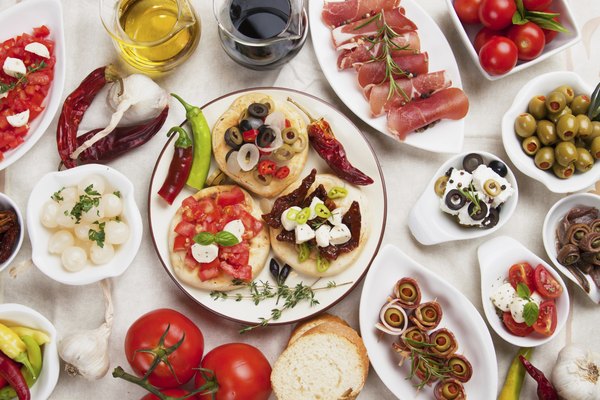 Aperitivos bem apresentados e saborosos podem agradar suas visitas e poupar tempo na cozinha