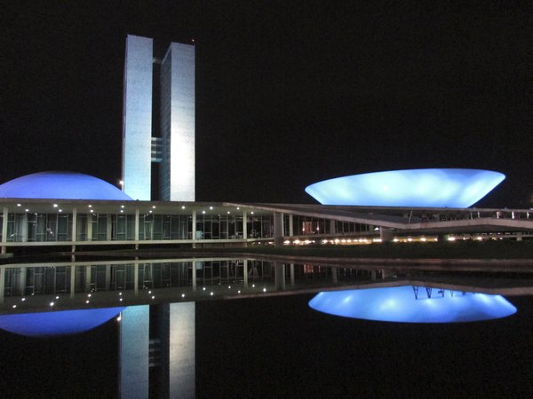 Os deputados federais são eleitos pelos estados, mas atuam em Brasília