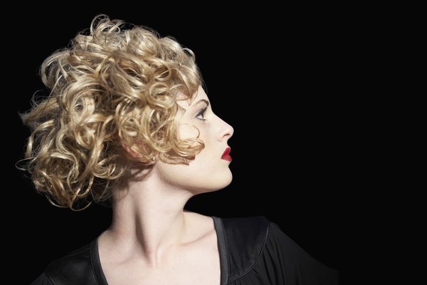Se alguém popularizou o cabelo curto com cachos dourados, esta sem dúvida foi Marilyn Monroe