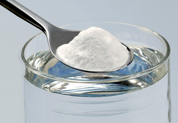 Use bicarbonato de sódio no combate às espinhas
