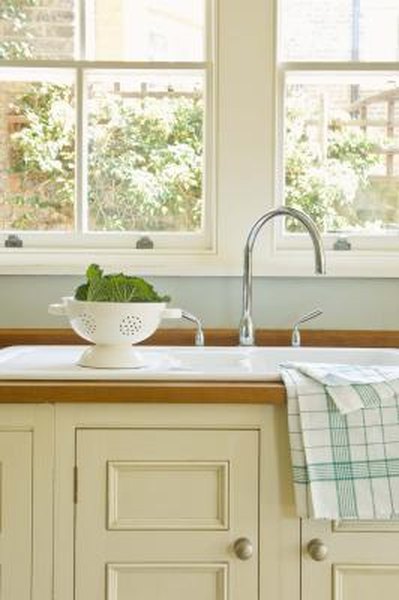 What Color Wall Paint Goes With Off White Glazed Cabinets In The What Color Wall Paint Goes With Off White Glazed Cabinets In The Kitchen