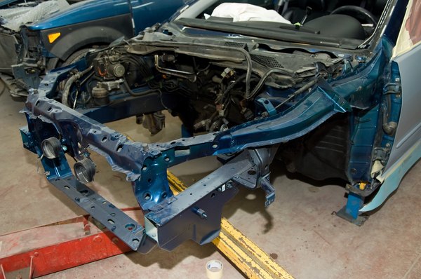 Hydralic Jack being used to support front end frame of vehicle