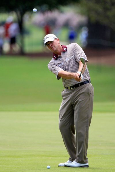 Steve Stricker's pitch shot mimics the classic penknife-and-twine drill.