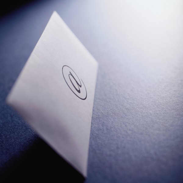 Escreva um e-mail breve e simples ao anexar seu currículo