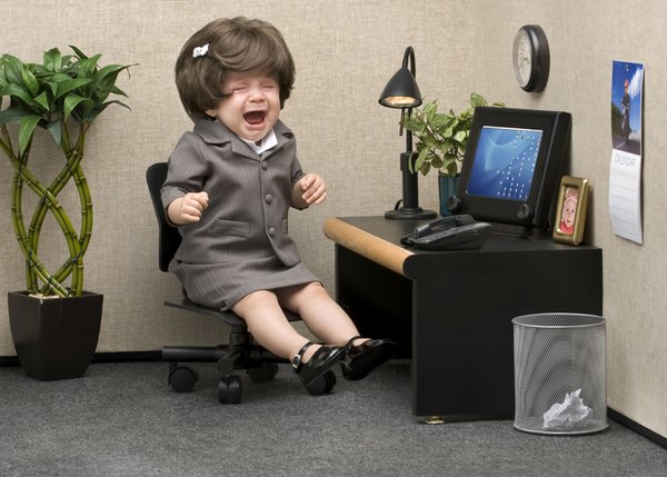 O chefe ansioso é impaciente e está sempre checando o andamento do trabalho