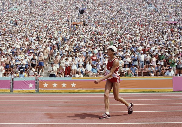 Gabriela tinha 39 anos de idade durante a maratona olímpica de 1984, tendo vencido no ano anterior a Maratona Internacional da Califórnia