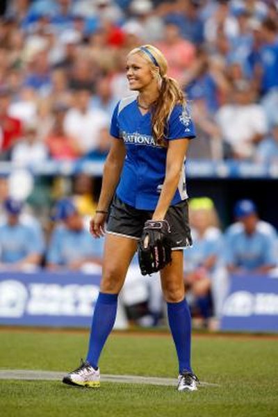 fast-pitch-vs-slow-pitch-bats-woman