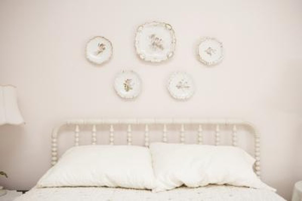 Decorating Ideas For A Small Bedroom With Queen Size Bed Home Decorating Ideas For A Small Bedroom With Queen Size Bed