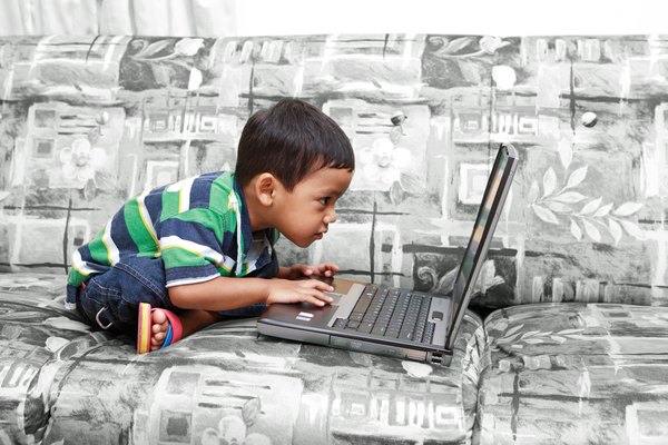 Não menospreze a influência que a internet pode exercer sobre os seus filhos