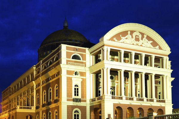 O Theatro Amazonas, ponto turístico e histórico em Manaus