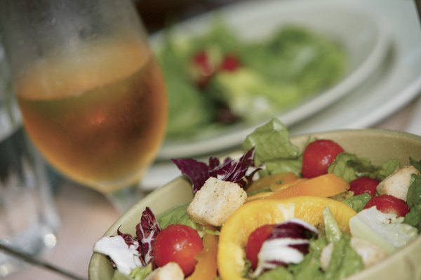 Salada com vinho
