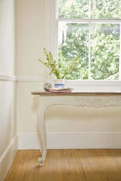 How To Decorate The Area At The Top Of Your Stairs Home Guides