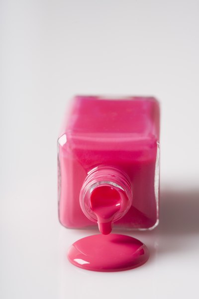 O esmalte vencido fica espesso