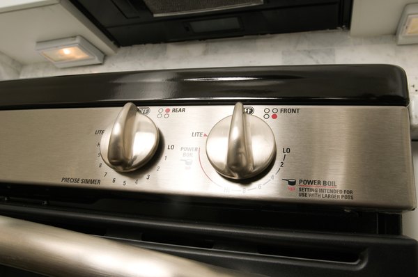 O forno deve estar bem quente ao colocar os bolinhos