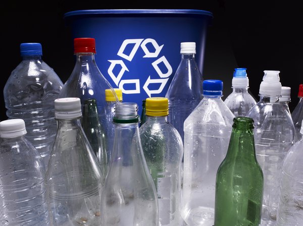 Separe lixo reciclável do orgânico e outros tipos que produtos