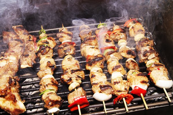 Aposte na praticidade dos espetinhos também no churrasco