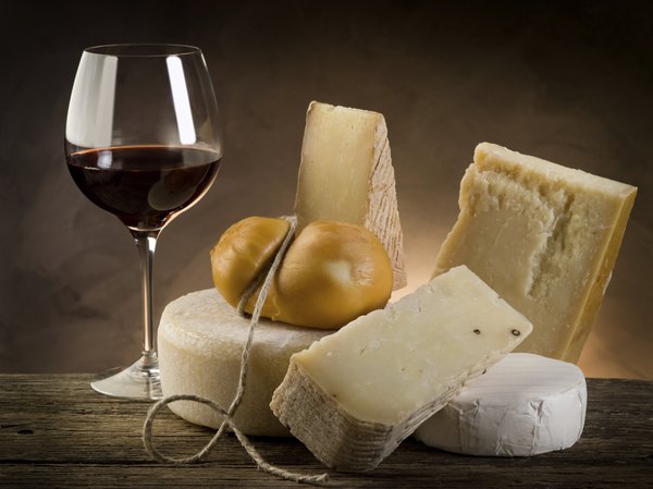 Para acompanhar, prefira vinhos tintos e secos